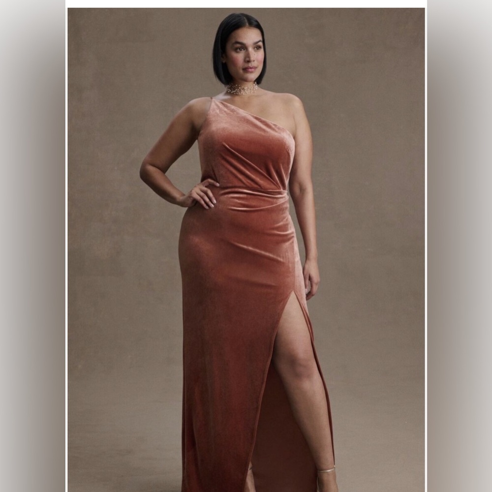 Jenny Yoo Giavonna One-Shoulder Stretch Velvet Gown